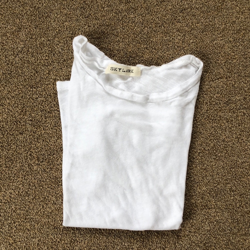 Skylark white tee